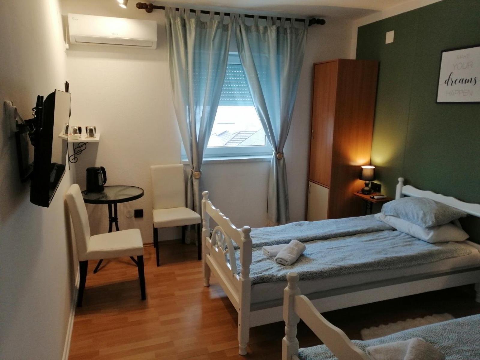 Sobe Kod Bolnice Paprikovac Quarto em Acomodações Particulares *