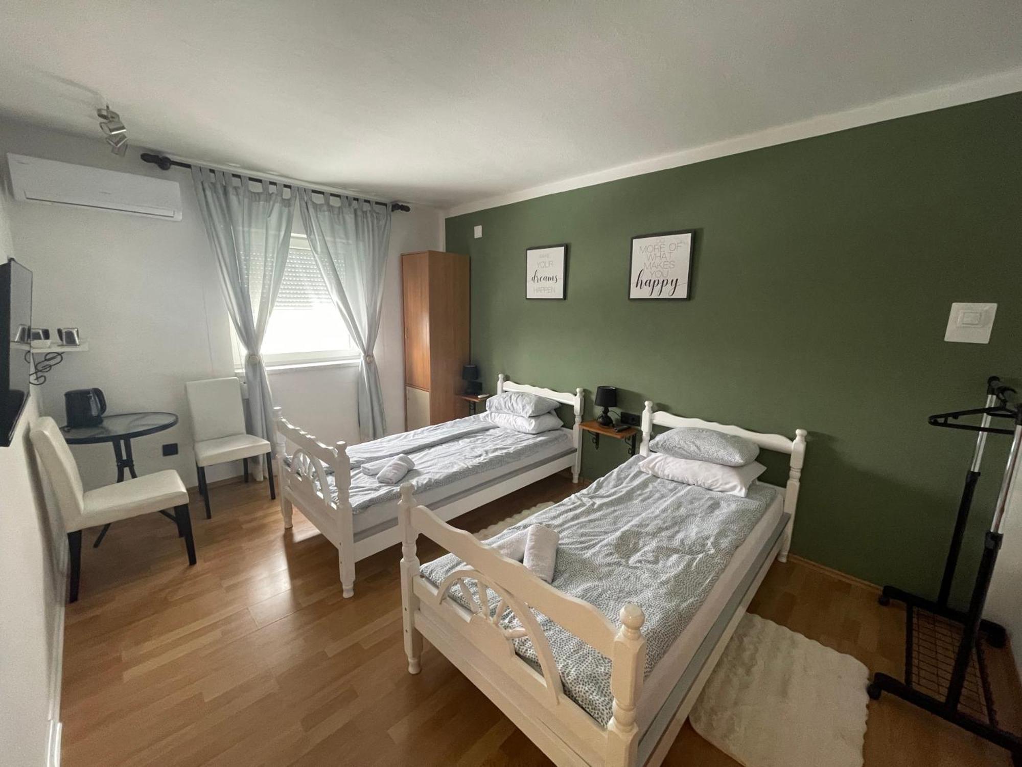 Quarto em Acomodações Particulares Sobe Kod Bolnice Paprikovac *